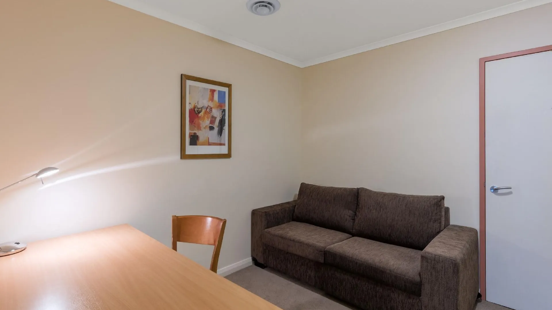 Aparthotel Nesuto Canberra